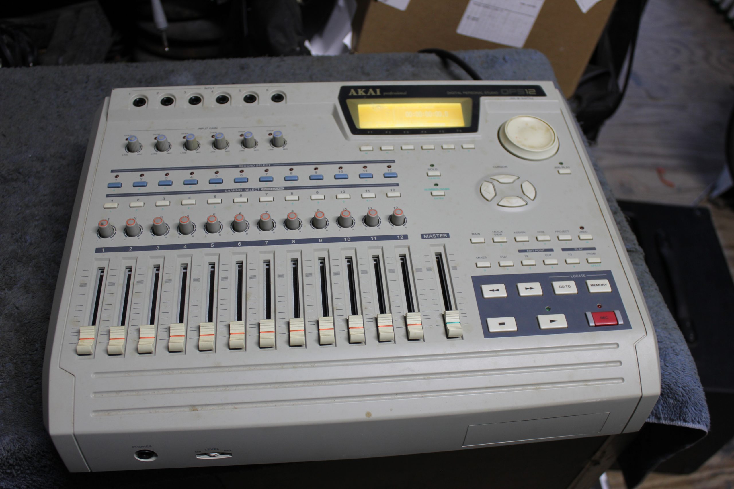 Akai DPS 12 Multitrack Digital Personal Studio