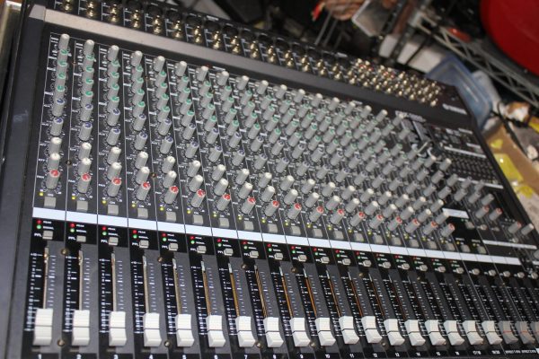 Yamaha EMX 5000-20/Powered Mixer 1000 Watts with 2 Effect Engines
