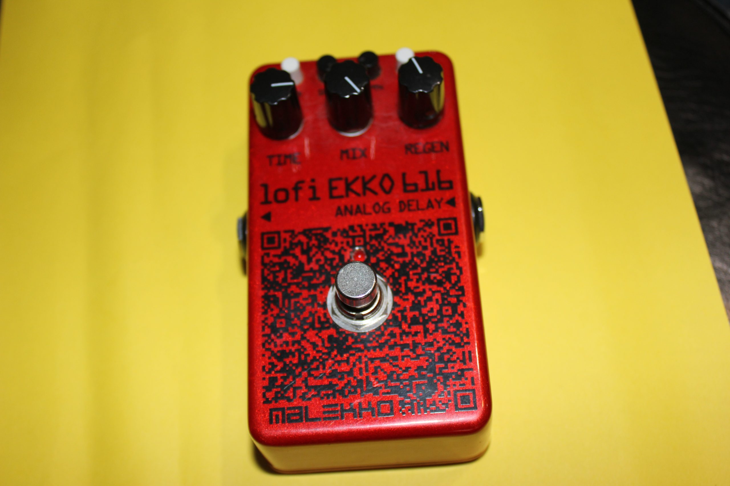 Malekko Ekko 616 Analog Delay – Red Sparkle