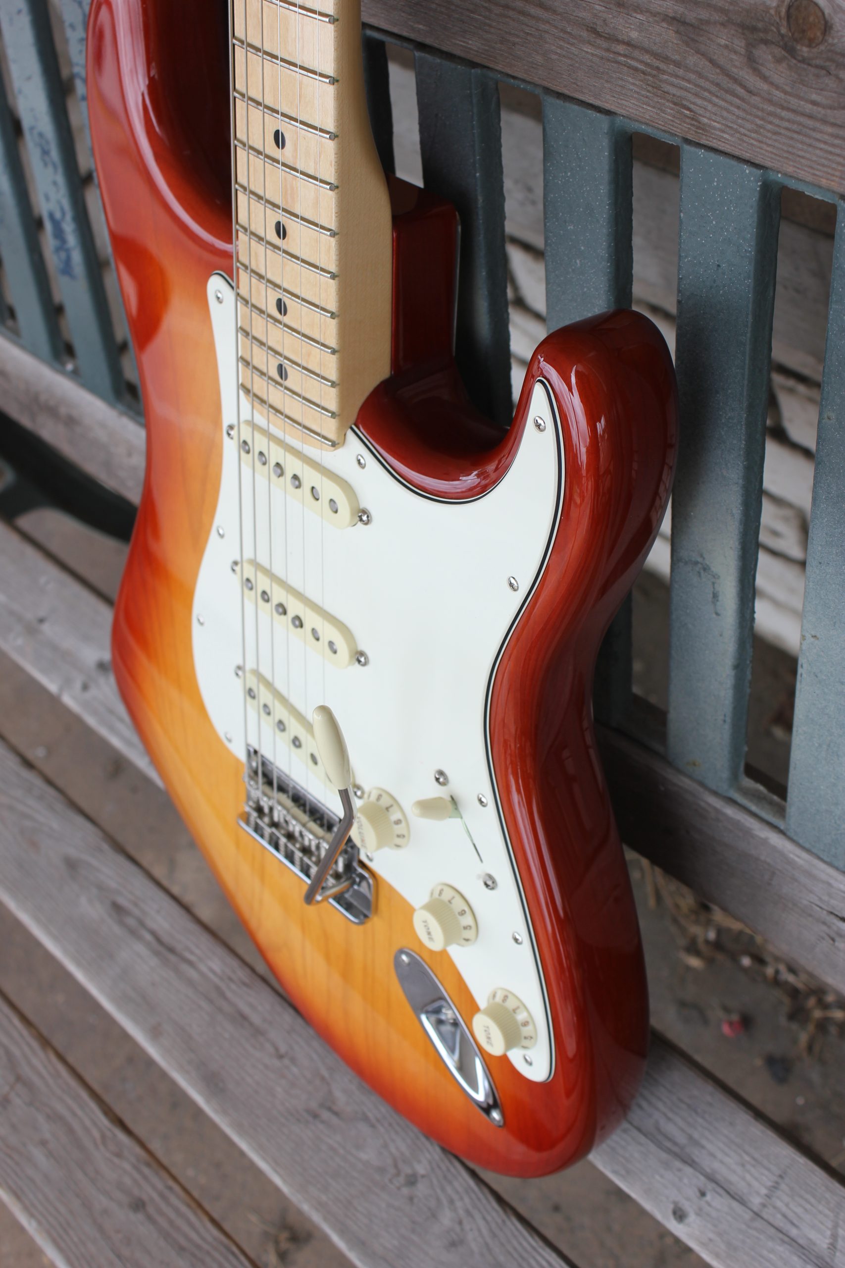 Fender 2018 American Professional Stratocaster Sienna Sunburst - Image 5
