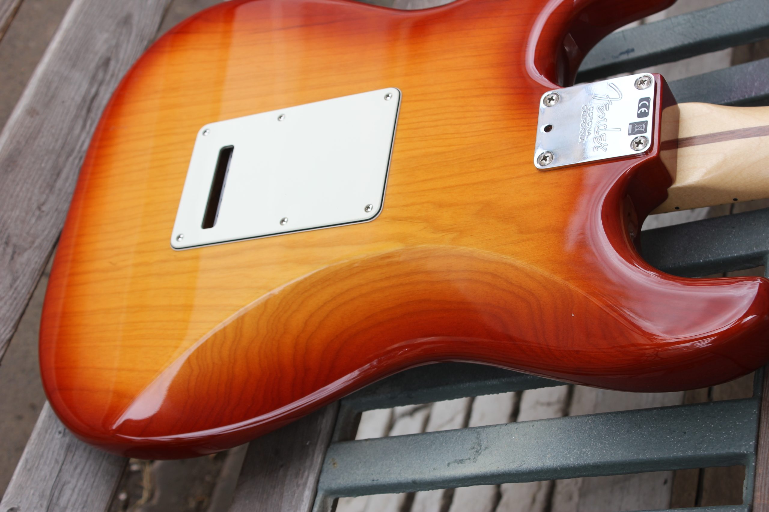 Fender 2018 American Professional Stratocaster Sienna Sunburst - Image 10