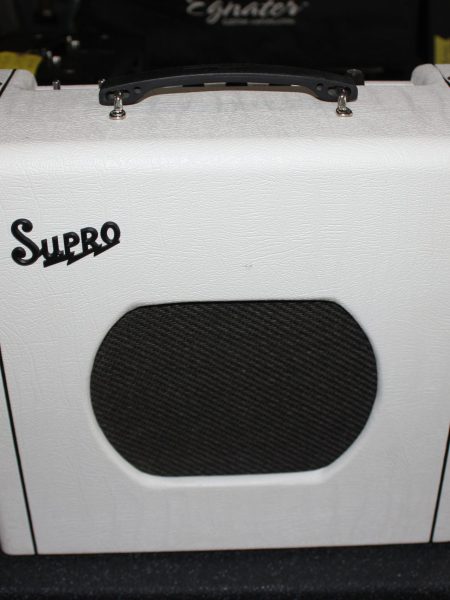 Supro 1821R Delta King 10/ 5 watt Combo