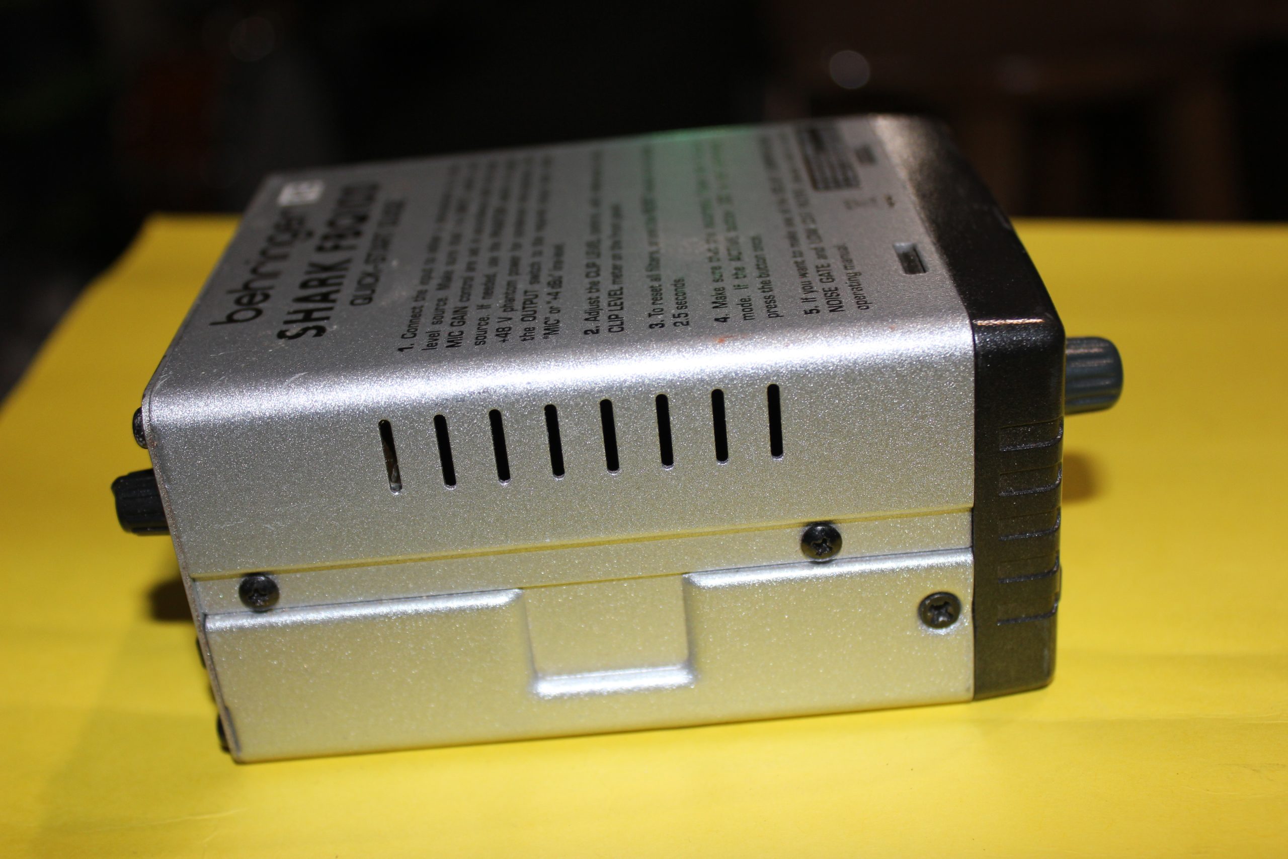 Behringer Shark FBQ100 Automatic Feedback Destroyer with Power Supply - Image 4