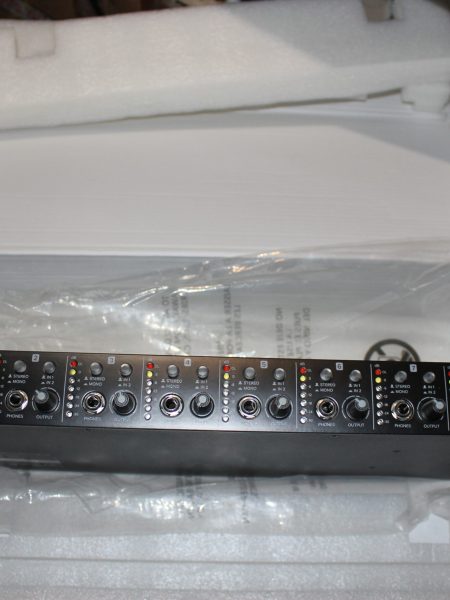 Mackie HM-800 8-Channel Rack Mount Headphone Amplifier