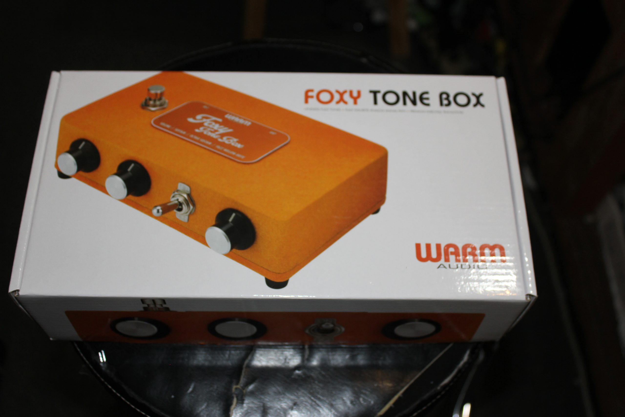 Warm Audio Foxy Tone Box Vintage Fuzz Pedal (Orange Fuzzy Texture)