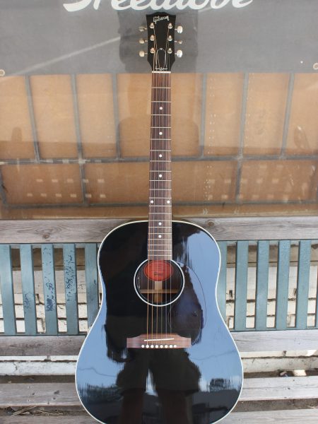 Gibson J-45 Special Custom Shop (Gloss Black Top)
