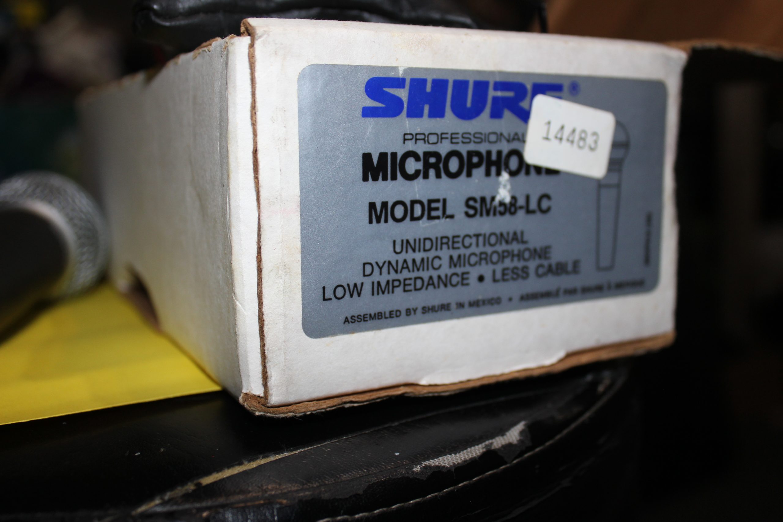 Shure SM-58 Microphone with Bag and Box - Image 3