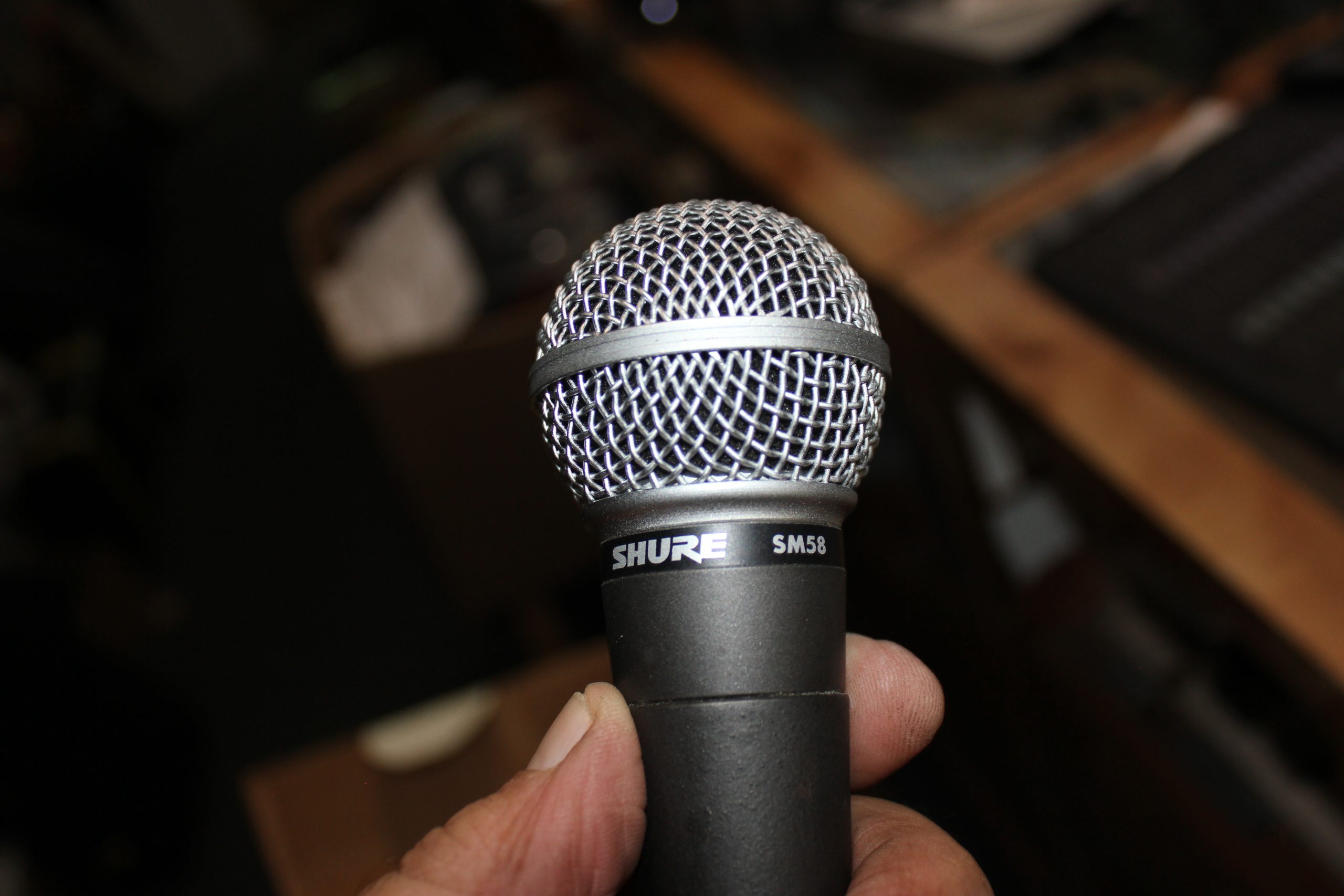 Shure SM-58 Microphone with Bag and Box - Image 4